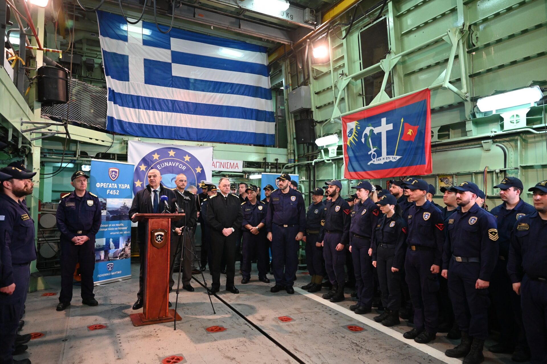 Ο Υπουργός Εθνικής Άμυνας Νίκος Δένδιας στην Φρεγάτα ΥΔΡΑ. Εικόνα: ΥΠΕΘΑ