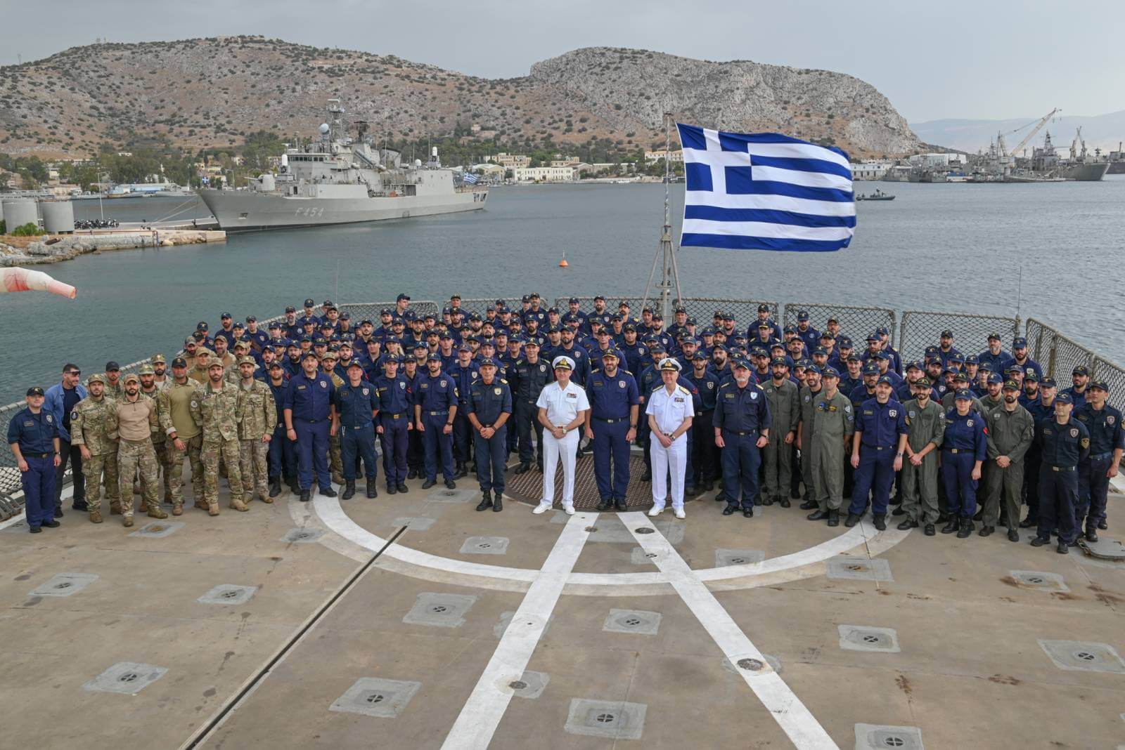 Κατάπλους Φρεγάτας ΥΔΡΑ στο Ναύσταθμο Σαλαμίνας