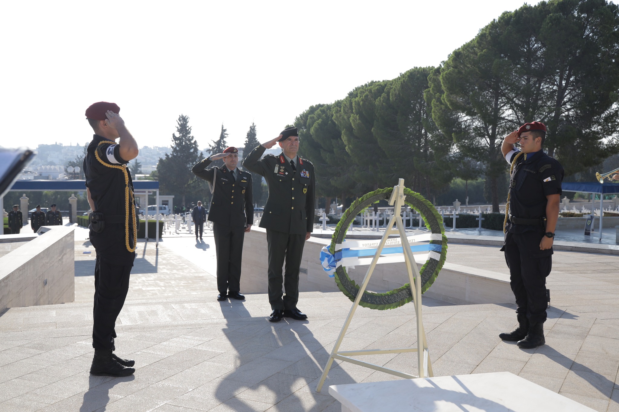 Ο Αρχηγός ΓΕΣ στον Τύμβο της Μακεδονίτισσας