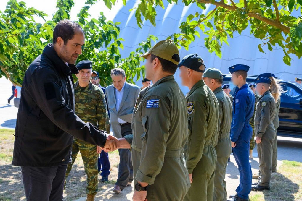 Ο ΥΦΕΘΑ Γιάννης Κεφαλογιάννης στην έδρα της 130 Σμηναρχίας Μάχης (130 ΣΜ)