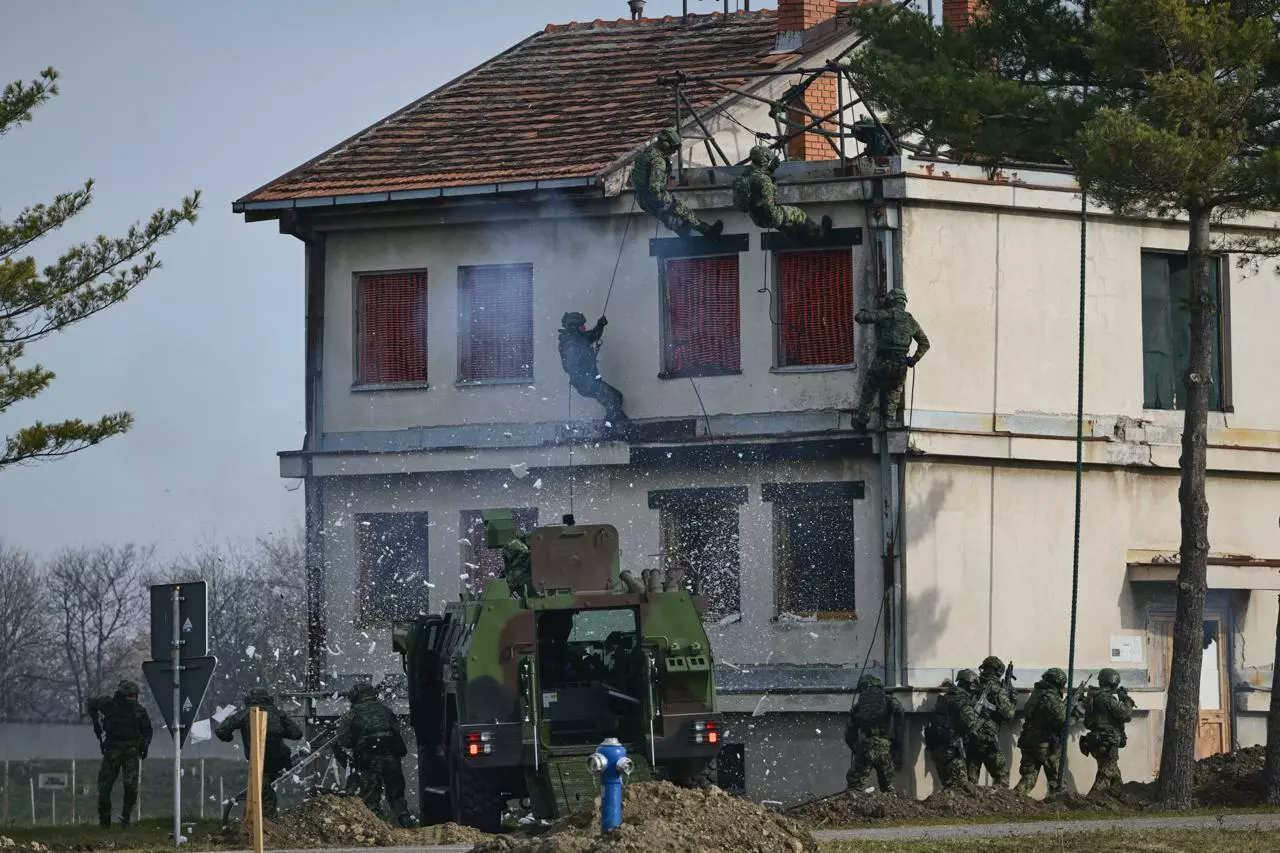 Ο Αρχηγός Εθνικής Φρουράς, Αντιστράτηγος Τσιτσικώστας στην Σερβία