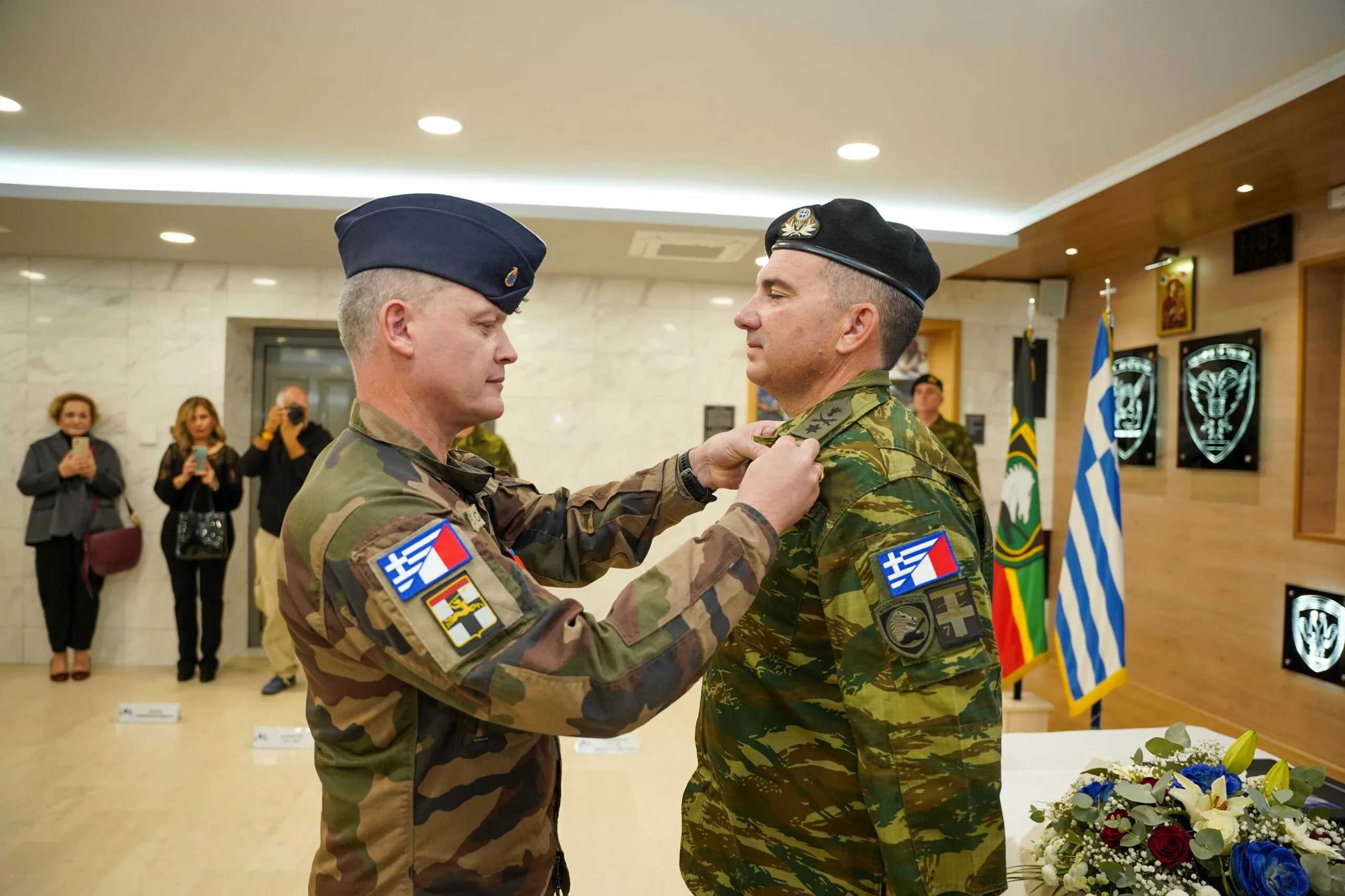 Ο Διοικητής της 7BB Brigadier General Philippe Le Carff και ο Διοικητής της XXV ΤΘΤ Ταξίαρχος Ηλίας Τσεβδός