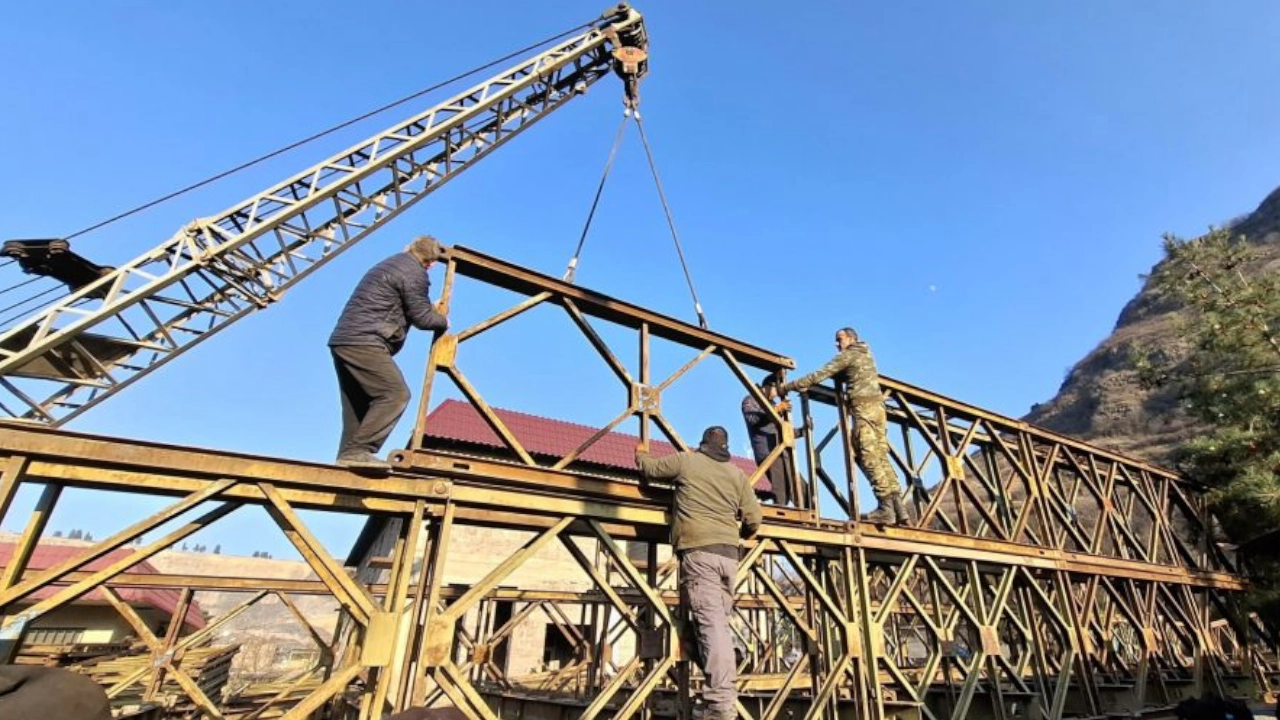 Greek Army installed Bailey M2 bridges in Armenia