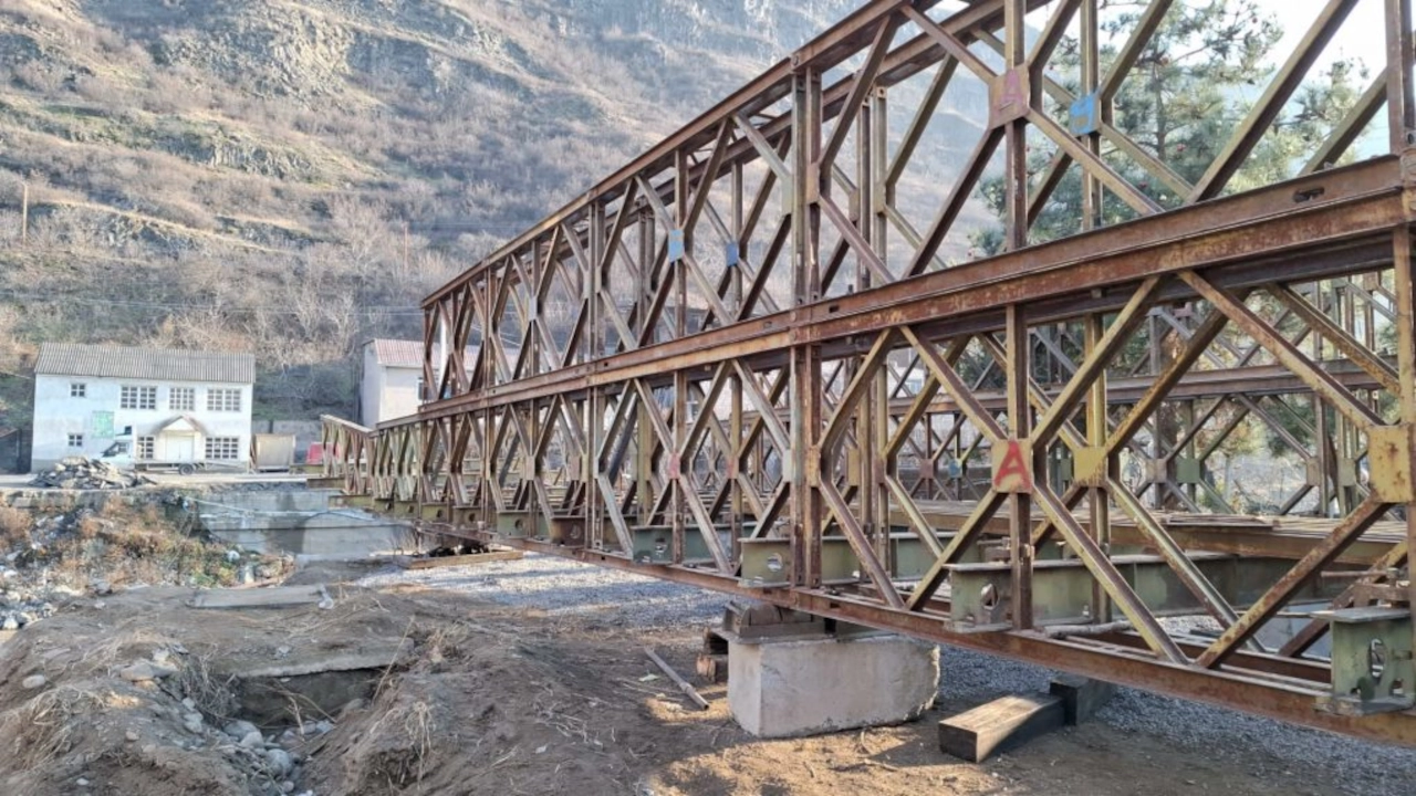 Greek Army installed Bailey M2 bridges in Armenia