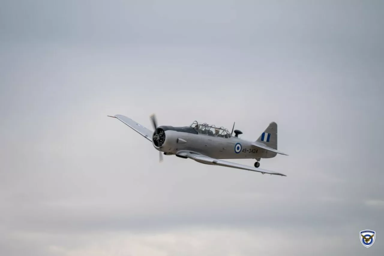 Αεροσκάφος T-6 Harvard (49-3424) της Πολεμικής Αεροπορίας