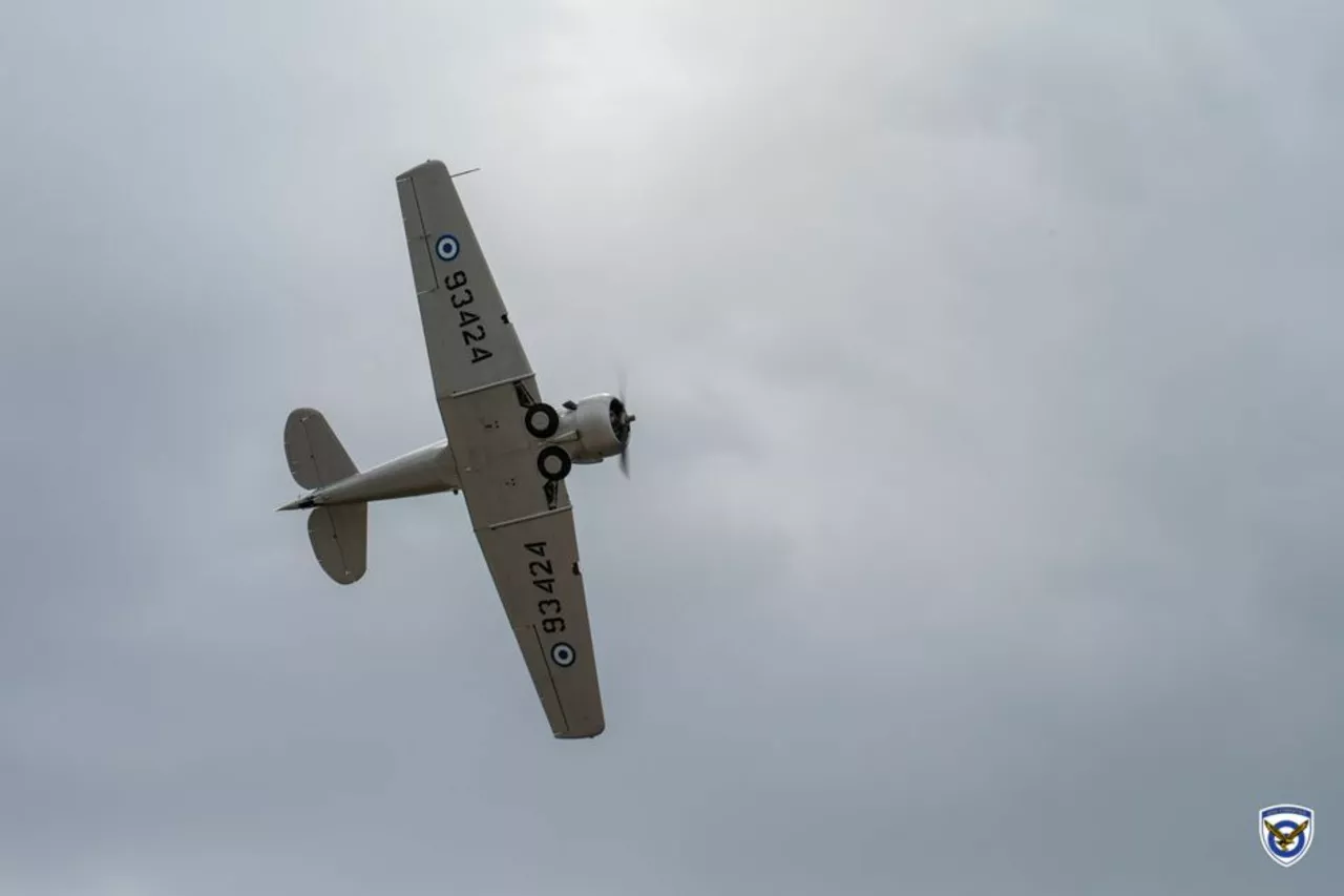 Αεροσκάφος T-6 Harvard (49-3424) της Πολεμικής Αεροπορίας