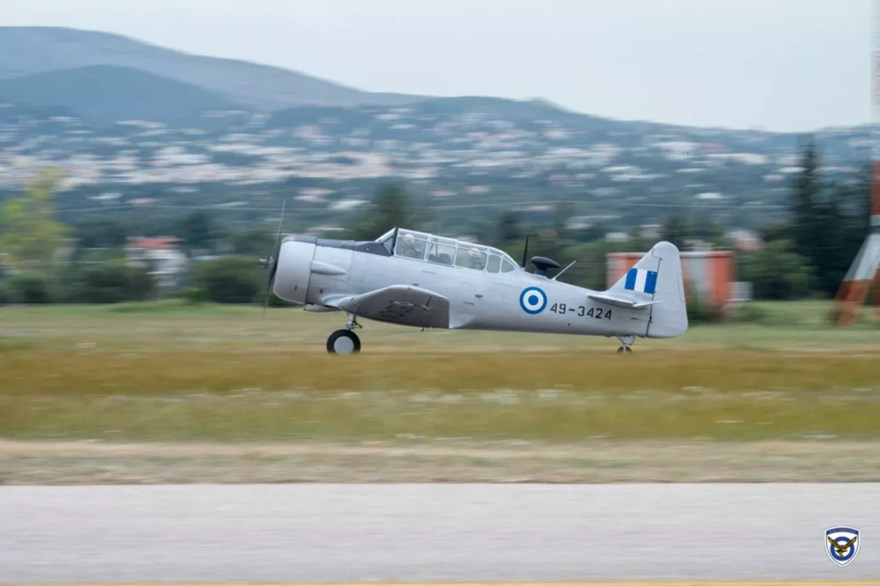 Αεροσκάφος T-6 Harvard (49-3424) της Πολεμικής Αεροπορίας