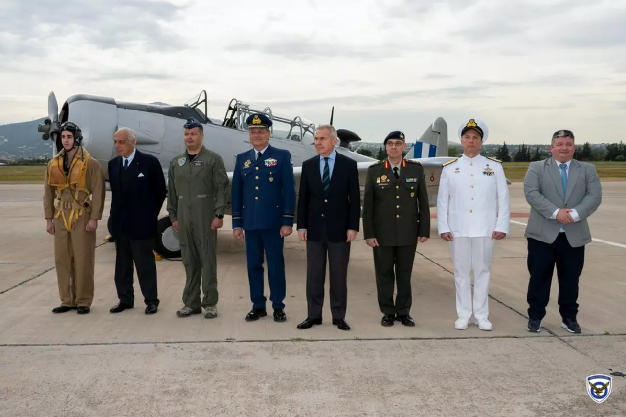 Αεροσκάφος T-6 Harvard (49-3424) της Πολεμικής Αεροπορίας