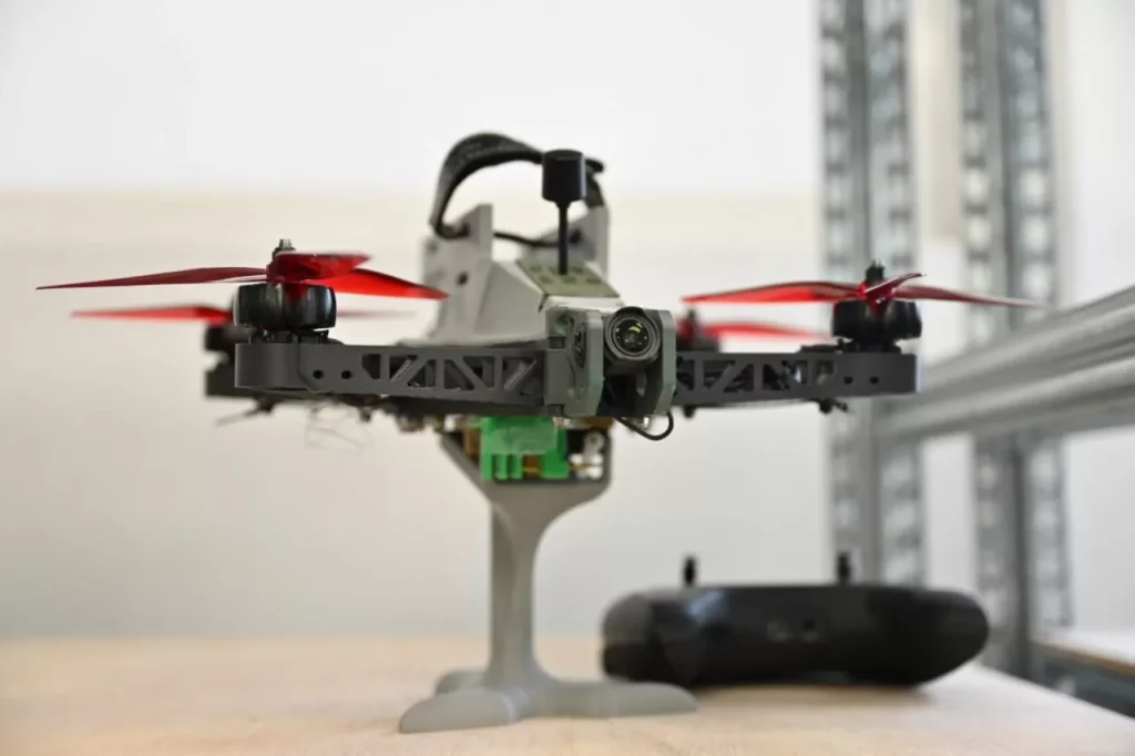 Drones που κατασκευάζονται στο 306 Εργοστάσιο Βάσης Τηλεπικοινωνιών (306 ΕΒΤ)