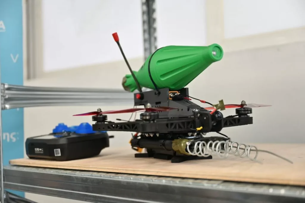 Drones που κατασκευάζονται στο 306 Εργοστάσιο Βάσης Τηλεπικοινωνιών (306 ΕΒΤ)