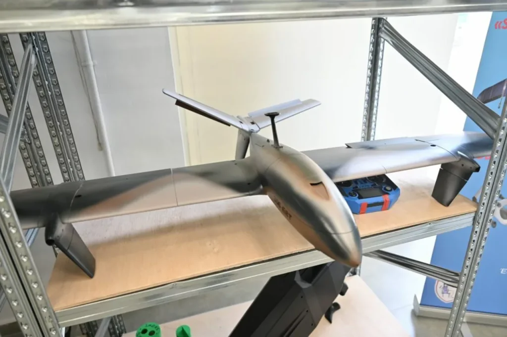 Drones που κατασκευάζονται στο 306 Εργοστάσιο Βάσης Τηλεπικοινωνιών (306 ΕΒΤ)