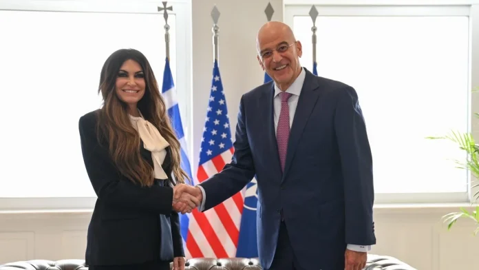 Ο Υπουργός Άμυνας Νίκος Δένδιας και η Πρέσβης των ΗΠΑ στην Ελλάδα, Κίμπερλι Γκίλφοϊλ