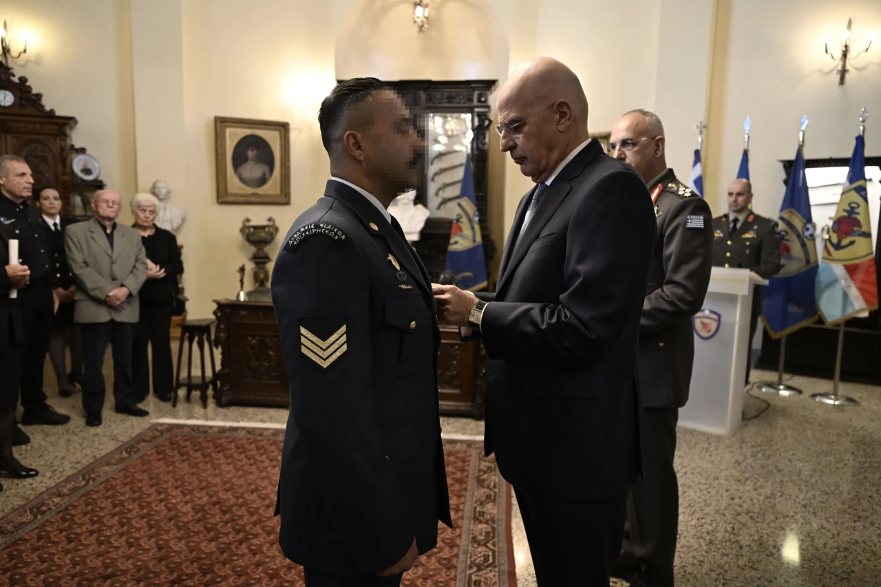 Τελετή απονομής Μεταλλίου Εξαιρέτου Πράξεως στα στελέχη της ελληνικής αποστολής στη Λιβύη