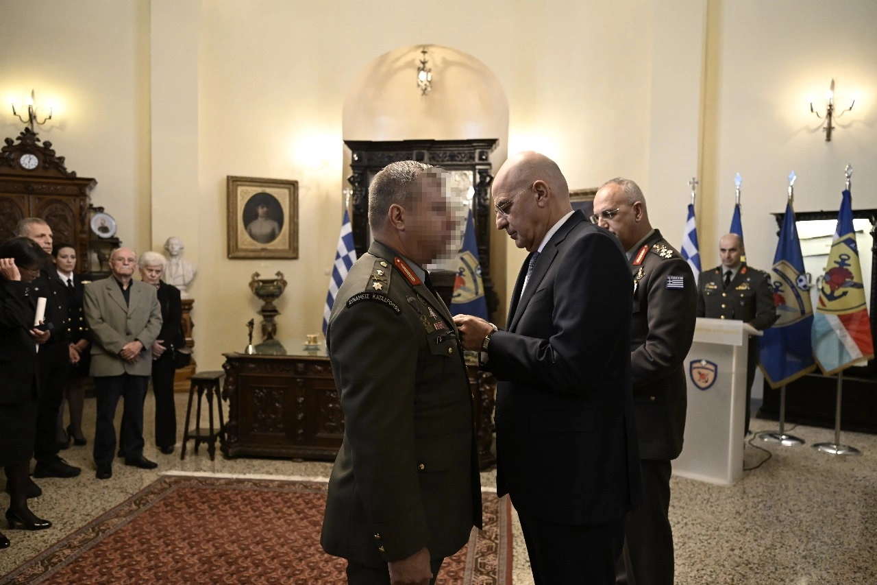 Τελετή απονομής Μεταλλίου Εξαιρέτου Πράξεως στα στελέχη της ελληνικής αποστολής στη Λιβύη