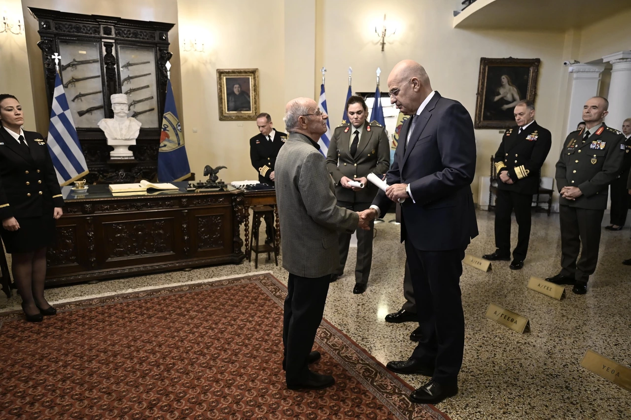 Τελετή απονομής Μεταλλίου Εξαιρέτου Πράξεως στα στελέχη της ελληνικής αποστολής στη Λιβύη