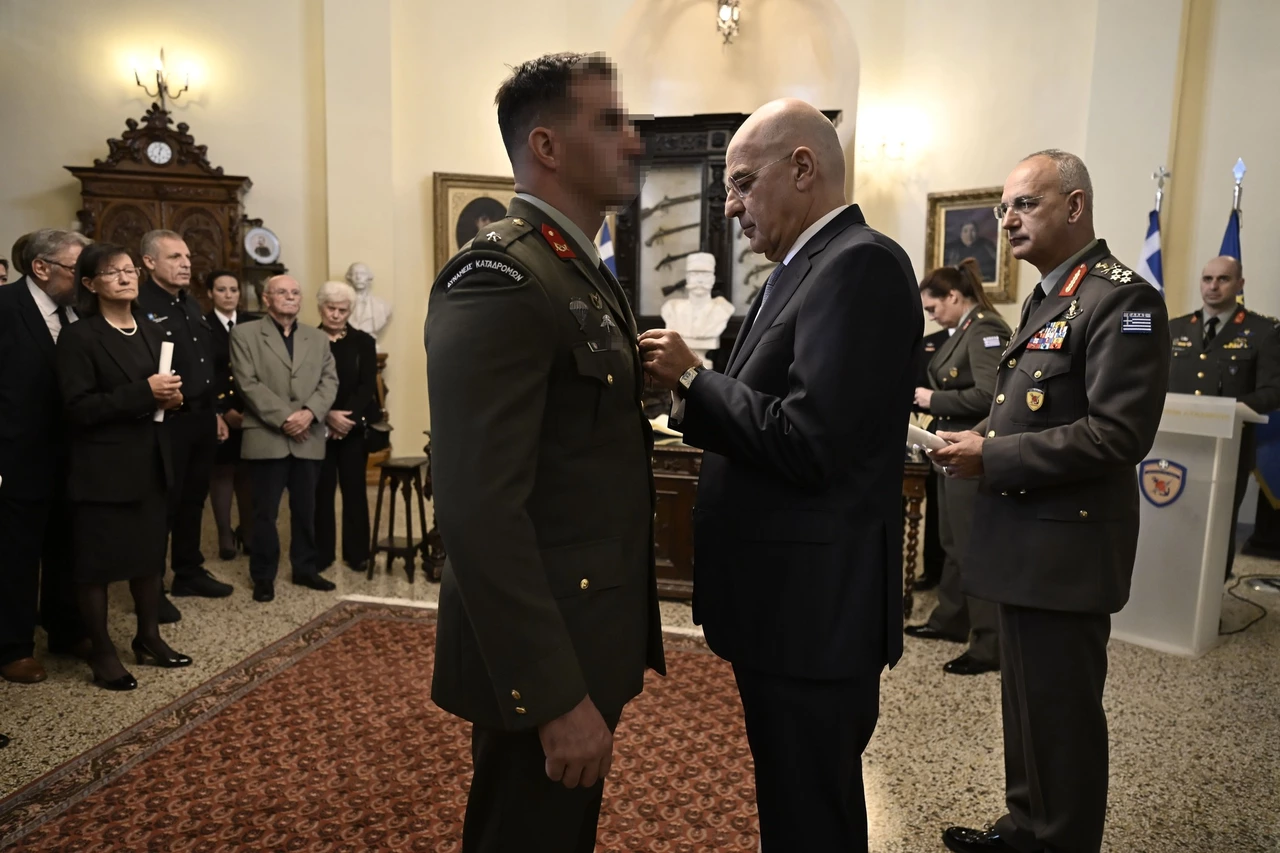 Τελετή απονομής Μεταλλίου Εξαιρέτου Πράξεως στα στελέχη της ελληνικής αποστολής στη Λιβύη