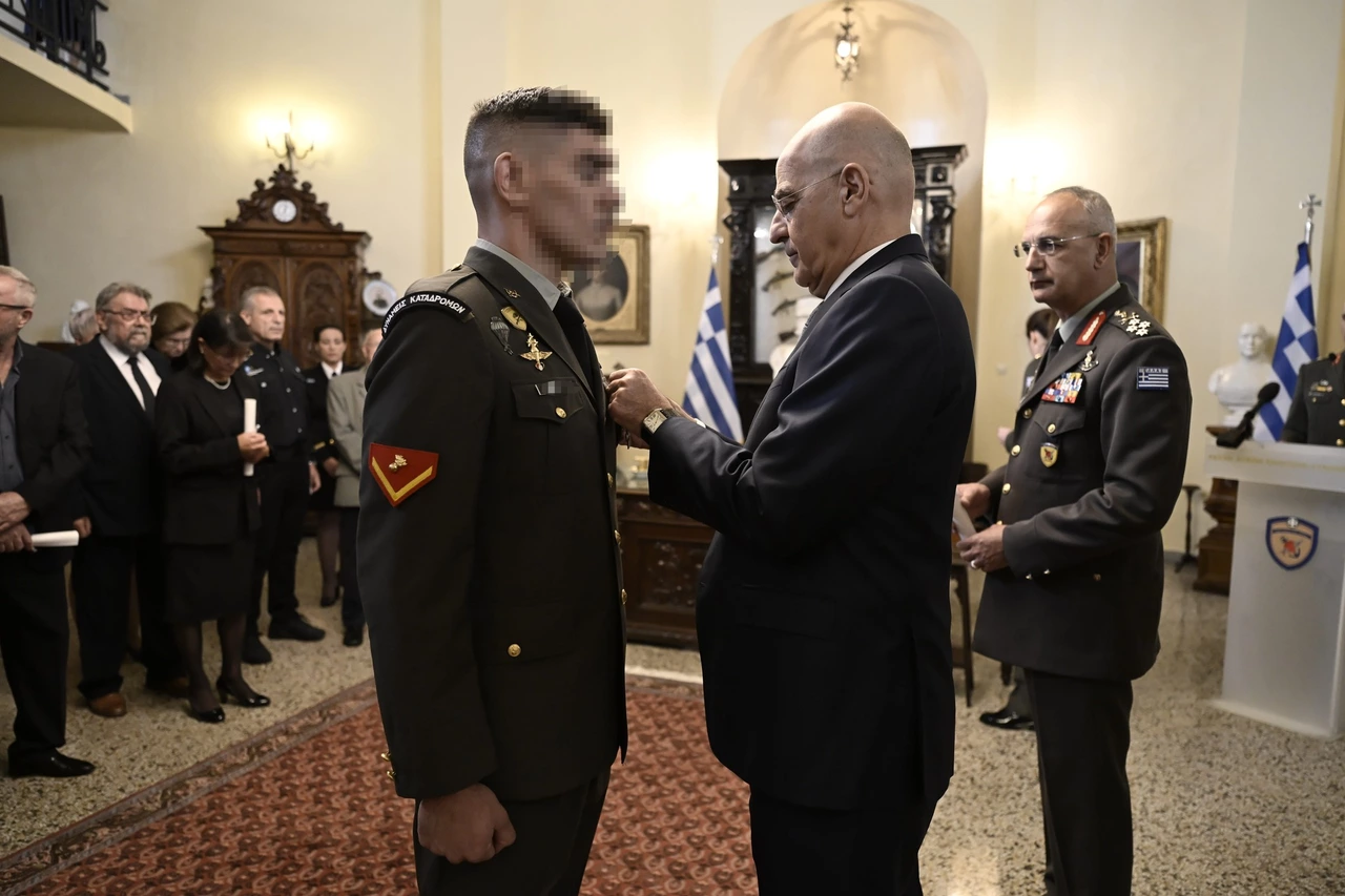 Τελετή απονομής Μεταλλίου Εξαιρέτου Πράξεως στα στελέχη της ελληνικής αποστολής στη Λιβύη