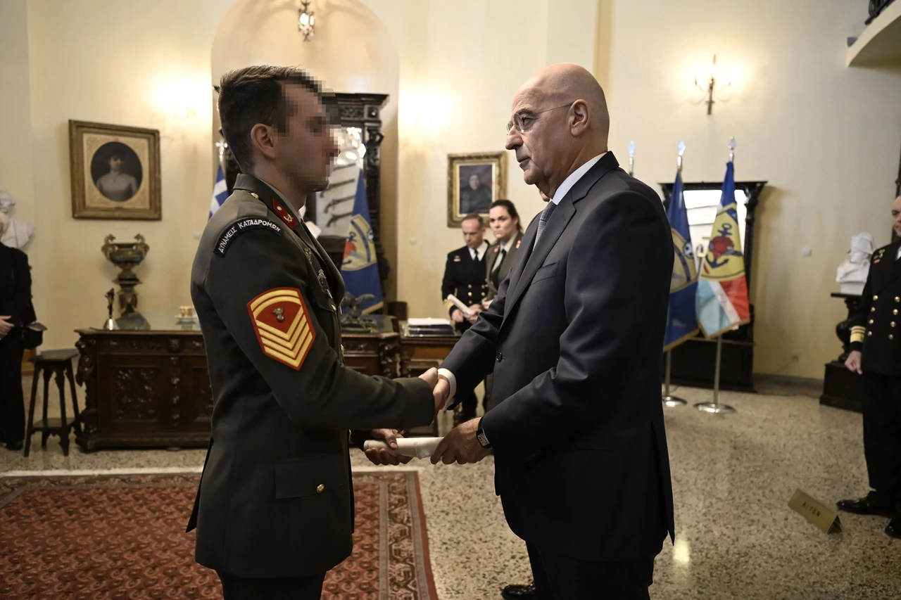 Τελετή απονομής Μεταλλίου Εξαιρέτου Πράξεως στα στελέχη της ελληνικής αποστολής στη Λιβύη