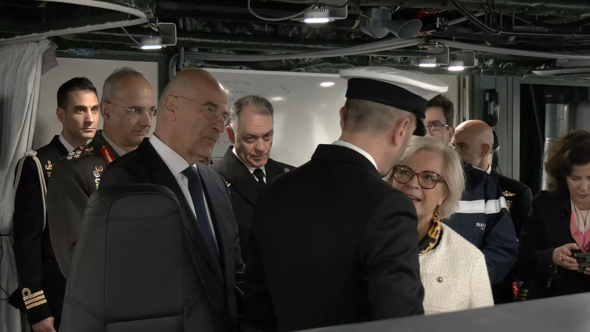 Ο Υπουργός Εθνικής Άμυνας Νίκος Δένδιας και η Υπουργός Ενόπλων Δυνάμεων της Γαλλίας Catherine Vautrin στη Φρεγάτα ΚΙΜΩΝ