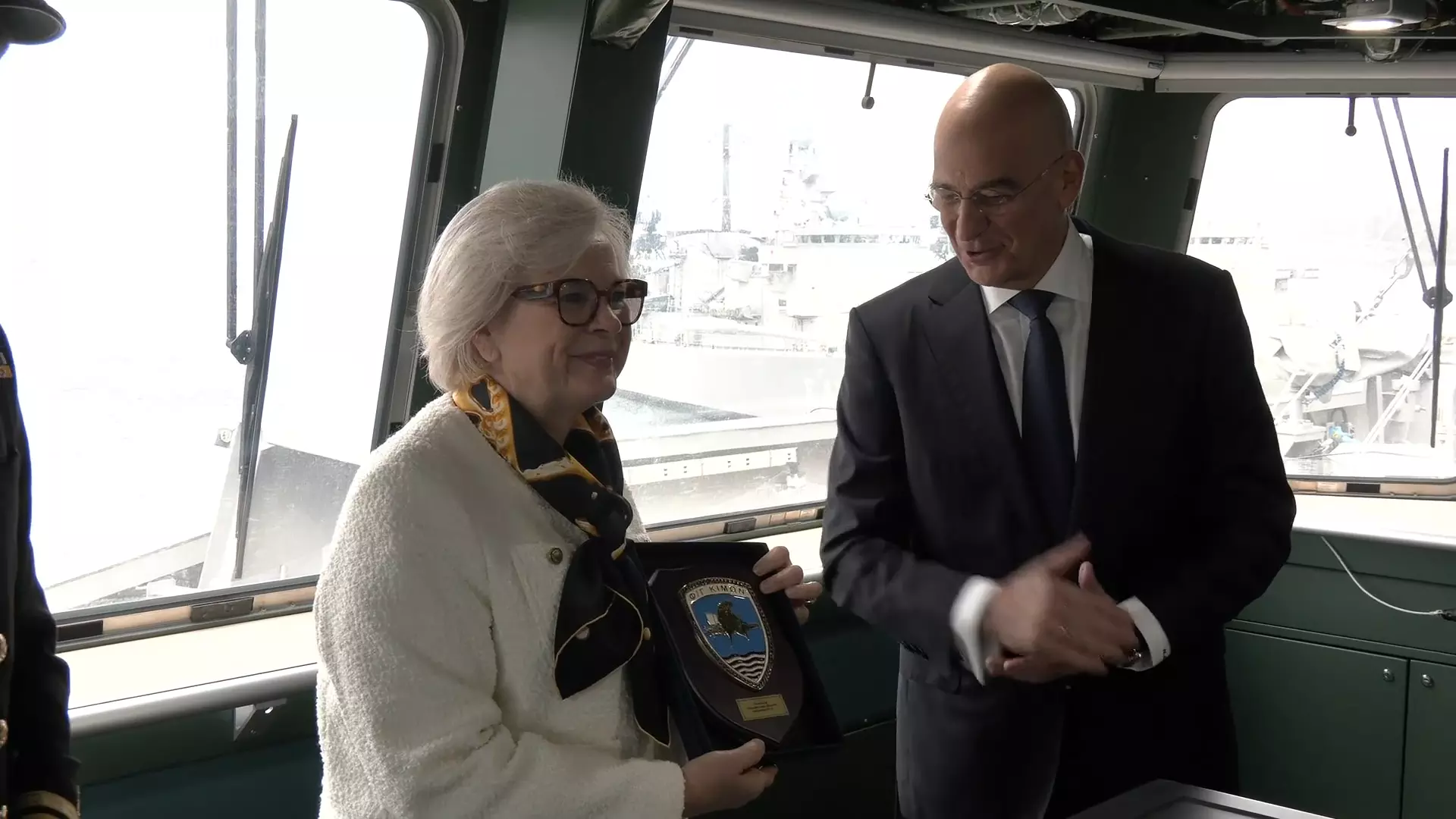 Ο Υπουργός Εθνικής Άμυνας Νίκος Δένδιας και η Υπουργός Ενόπλων Δυνάμεων της Γαλλίας Catherine Vautrin στη Φρεγάτα ΚΙΜΩΝ