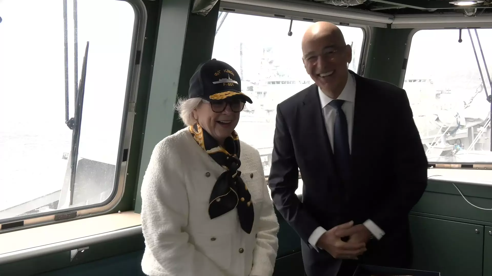 Ο Υπουργός Εθνικής Άμυνας Νίκος Δένδιας και η Υπουργός Ενόπλων Δυνάμεων της Γαλλίας Catherine Vautrin στη Φρεγάτα ΚΙΜΩΝ