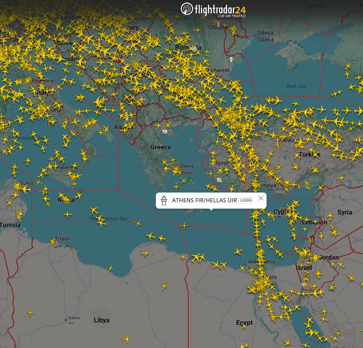 Εικόνα του Flightradar24 για με τις πτήσεις αεροσκαφών στο FIR Αθηνών