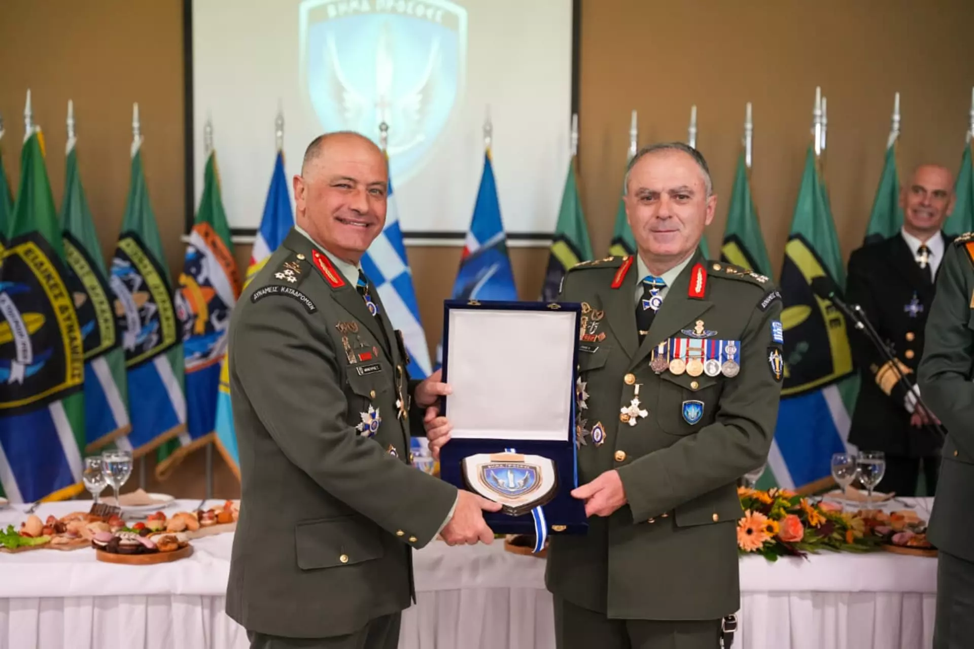 Ο Αντιστράτηγος Γεώργιος Μανουράς και ο Αντιστράτηγος Κωνσταντίνος Γάκης