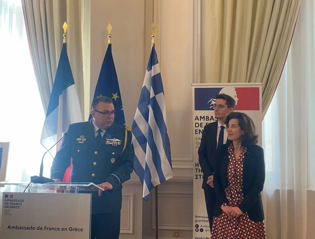 Η Πρέσβης της Γαλλίας στην Ελλάδα, Λόρενς Άουερ (Laurence Auer) και ο Υποπτέραρχος (Ι) Στέφανος Αμπουλέρης