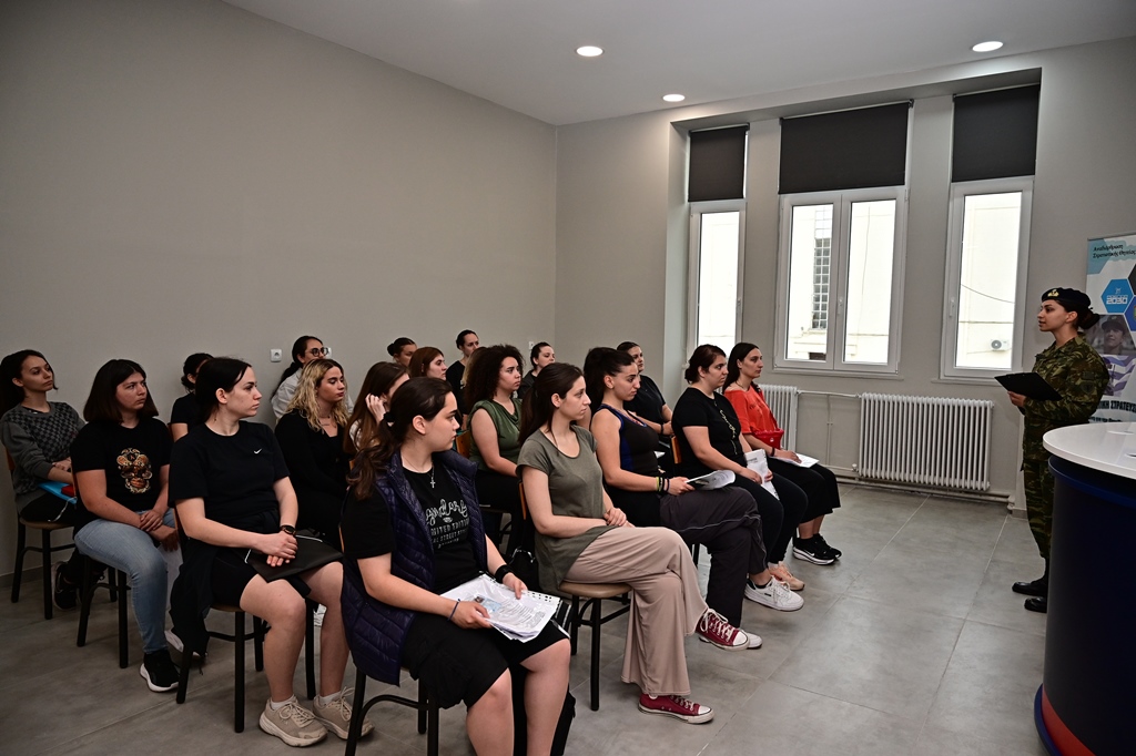 Εθελοντική στράτευση γυναικών στο Στρατό Ξηράς