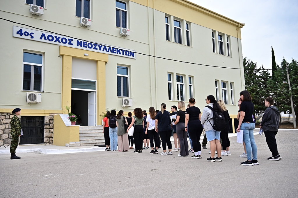 Εθελοντική στράτευση γυναικών στο Στρατό Ξηράς