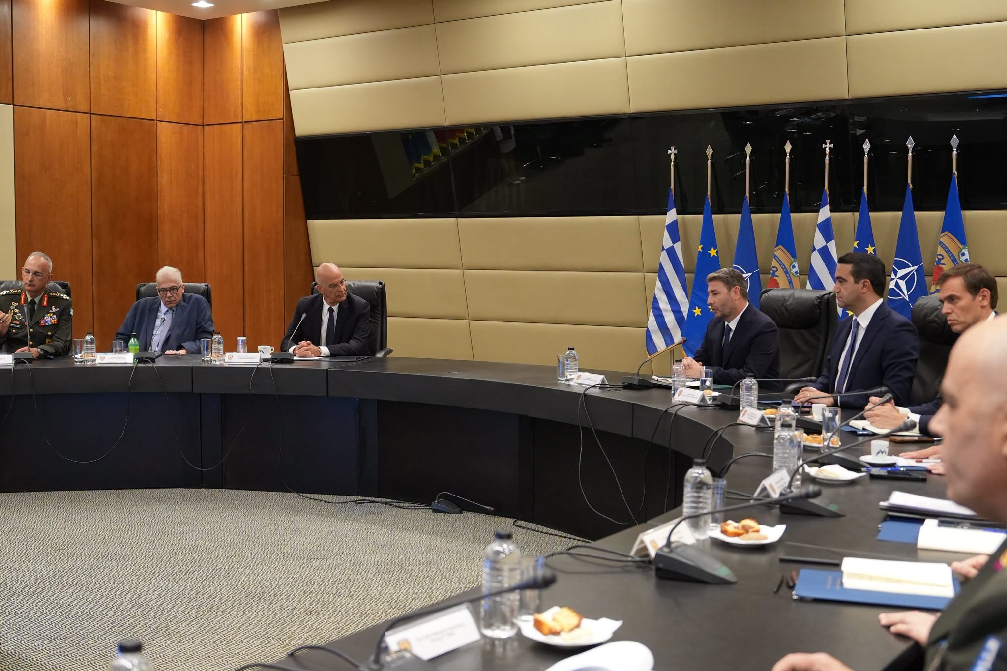 Συνάντηση Δένδια-Ανδρουλάκη στο ΥΠΕΘΑ