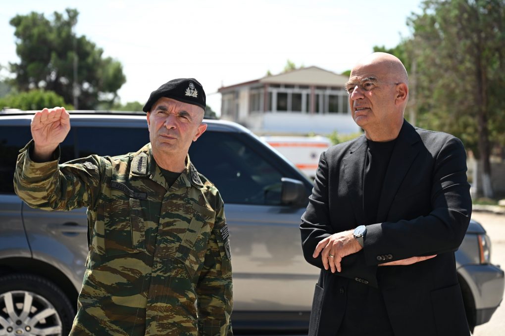 Ο Υπουργός Εθνικής Άμυνας, Νίκος Δένδιας και ο Αρχηγός ΓΕΣ Αντιστράτηγος Γεώργιος Κωστίδης στο 724 Τάγμα Μηχανικού (724 ΤΜΧ)