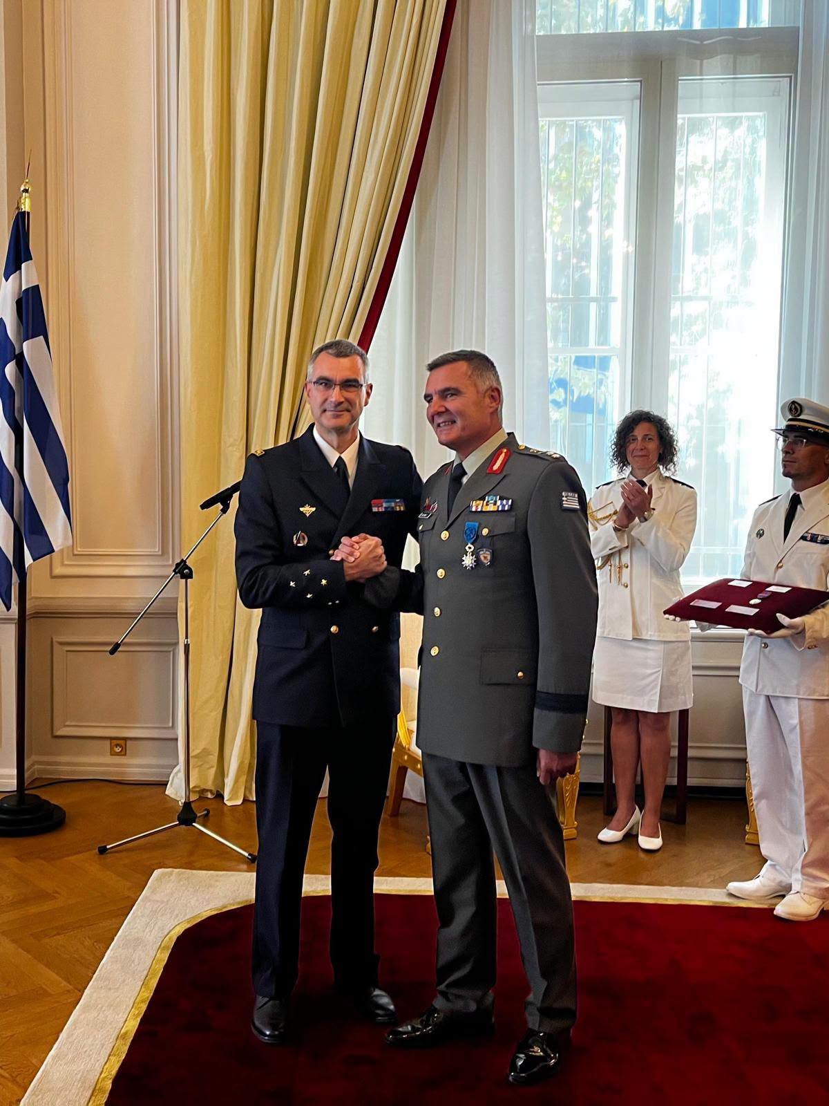 Η Γαλλία παρασημοφόρησε τους Υποστρατήγους Μπούρα και Αντωνιάδη