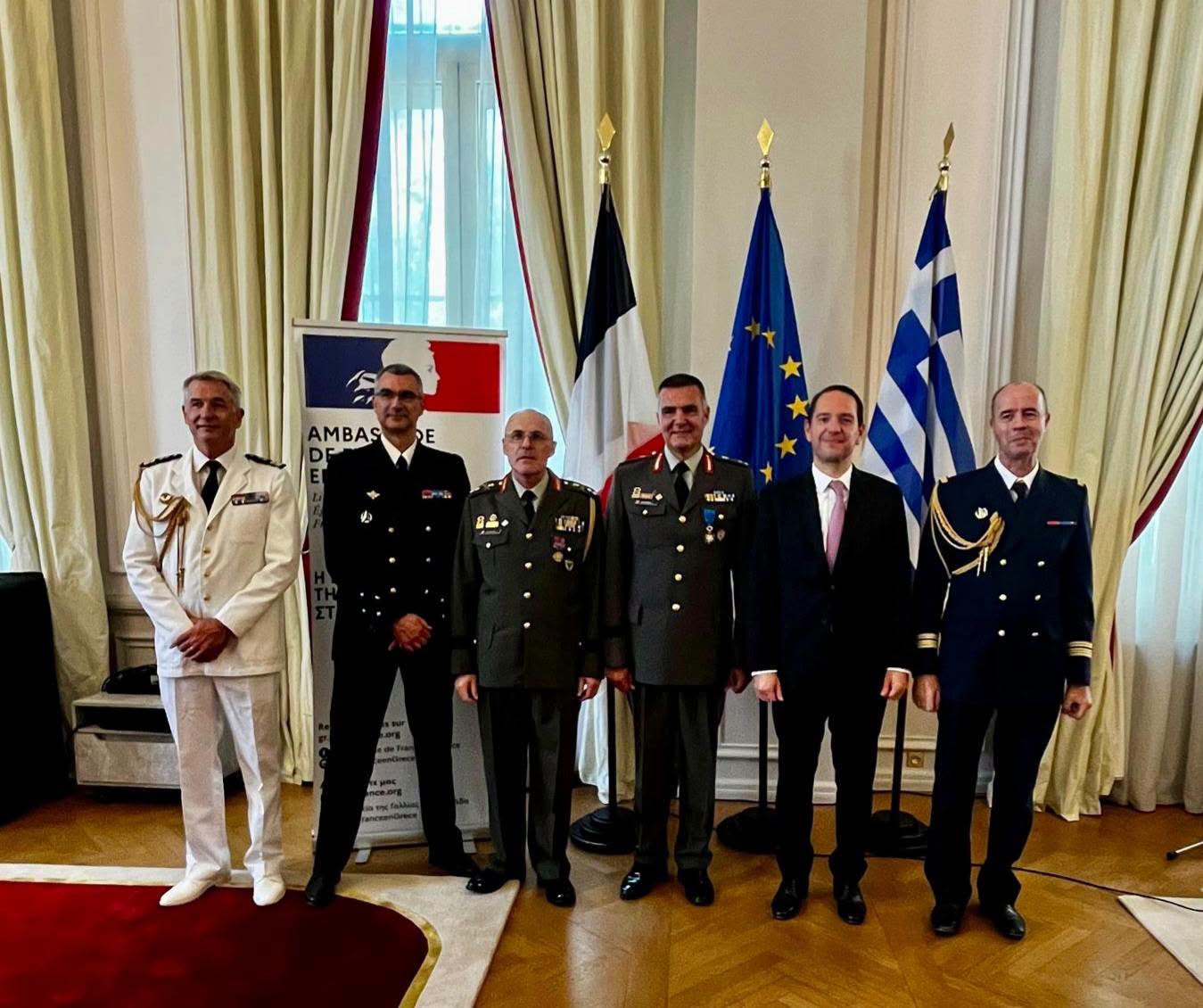 Η Γαλλία παρασημοφόρησε τους Υποστρατήγους Μπούρα και Αντωνιάδη