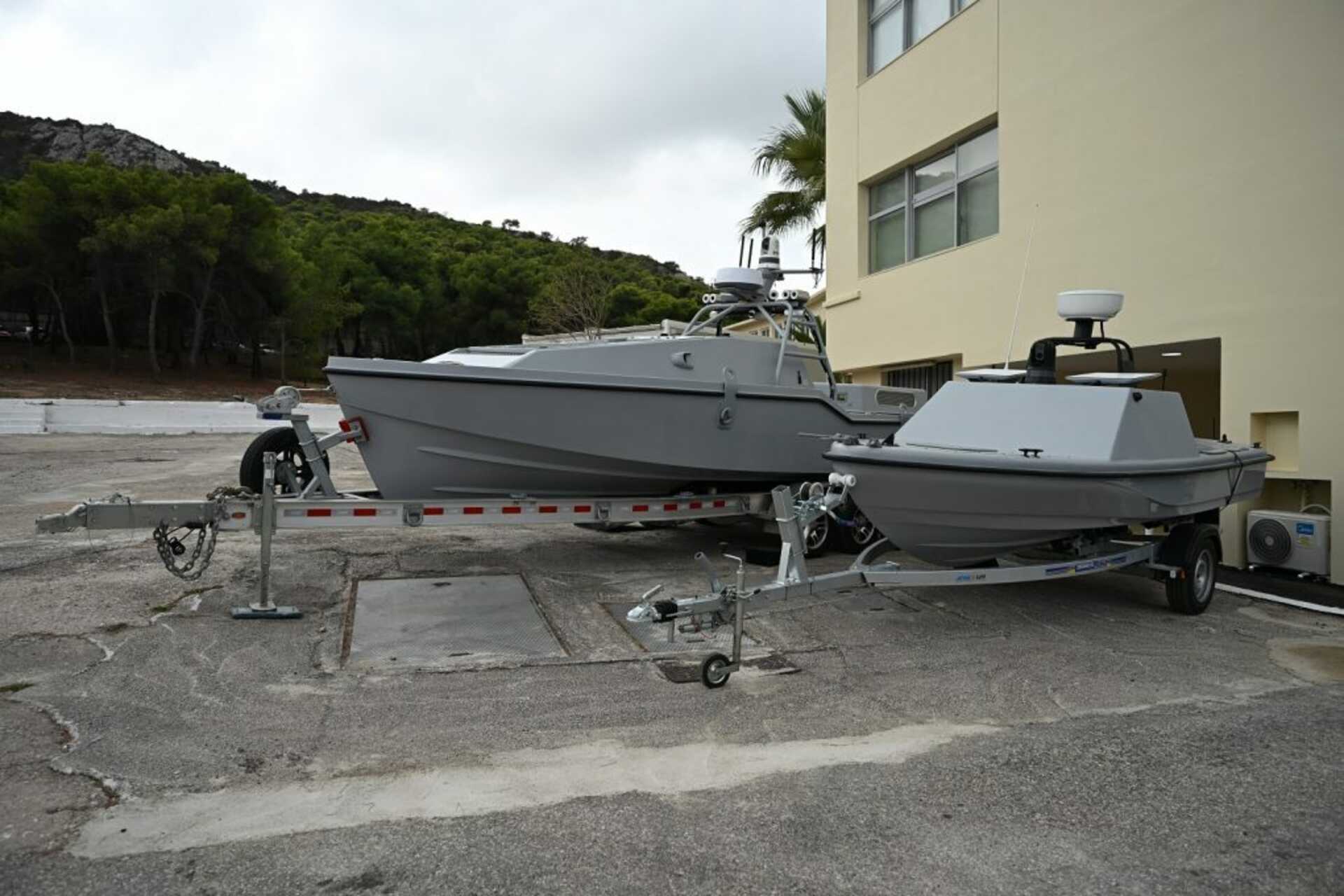 USV "CORSAIR" της  Saronic και "ΠΥΡΠΟΛΗΤΗΣ"